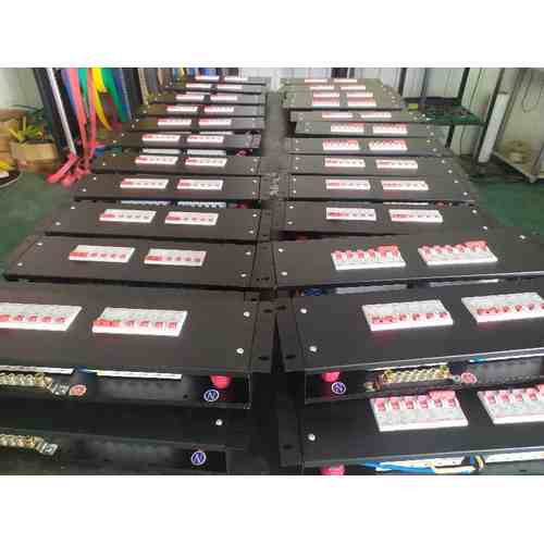 3U Distribution Unit Delixi 32A Dual-Circuit per Circuit 4-Circuit total 8-Circuit